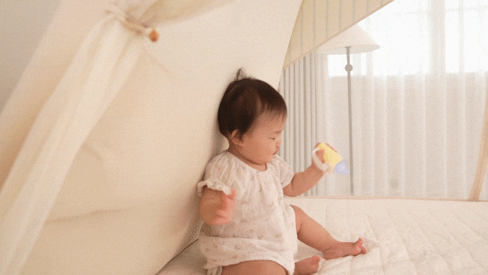 壁への衝突をクッションで防ぐ